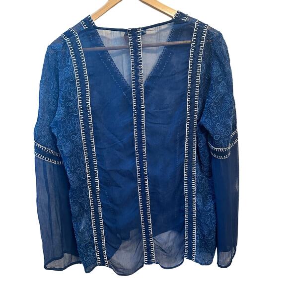 Alice + Olivia Navy Sheet Embroidered Blouse Womens Size Medium Boho Chic V-Neck - Picture 2 of 10